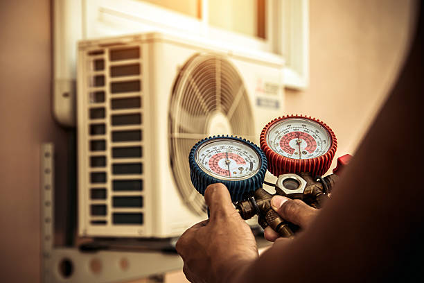 Professional Hvac Installation technician working in Gilberts, IL